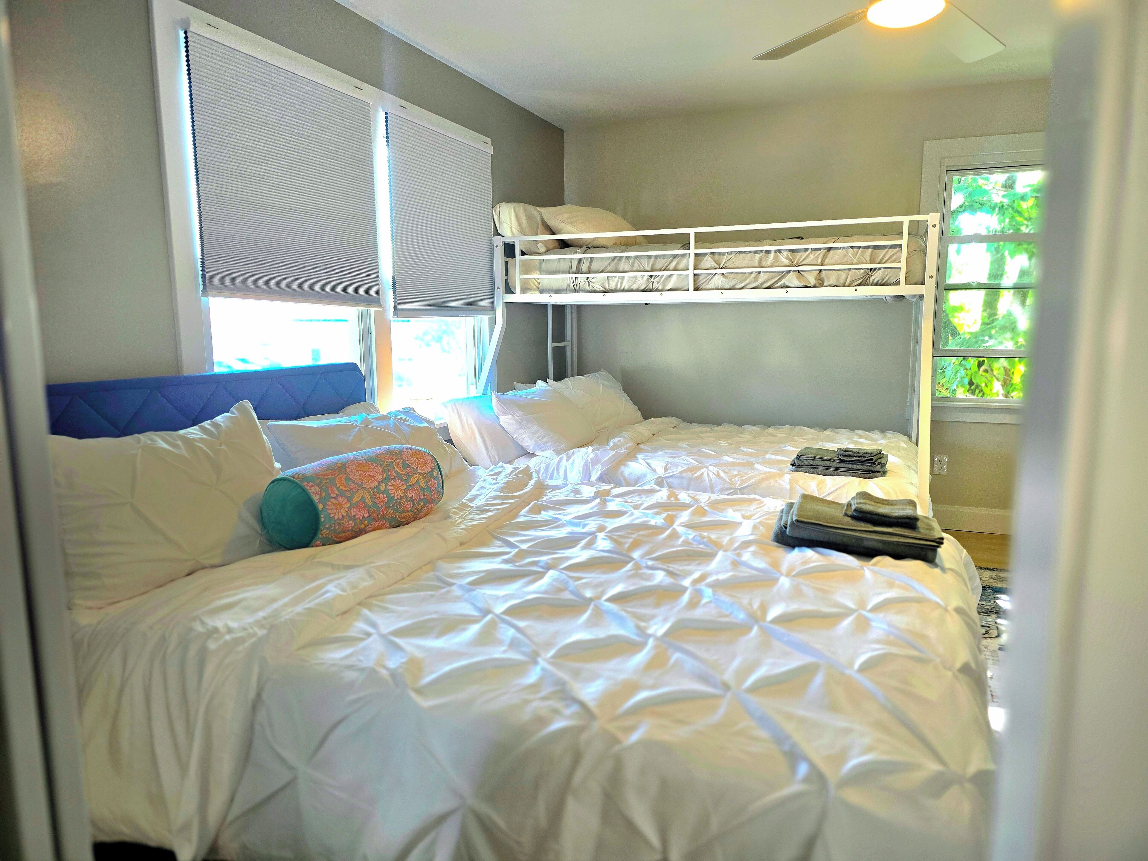 3 多间卧室、熨斗/熨衣板、WiFi、床单