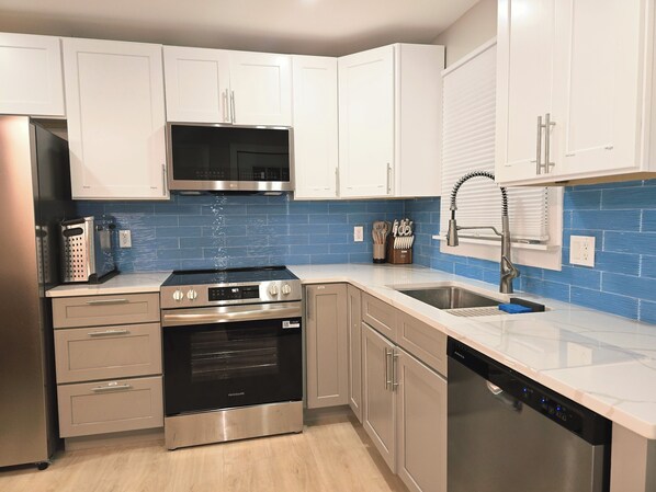 Private kitchen - City vibes walk to night life and casino 3bedrms 5beds. 1.5baths.
Group stay (Springfield)