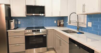 City vibes walk to night life and casino 3bedrms 5beds. 1.5baths.
Group stay