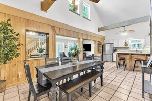 Dining - Lakefront Retreat with Private Dock, Kayaks, Hot Tub, Fire Pit, Sleeps 8 (Jackson's Gap)