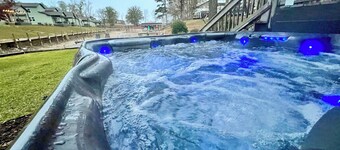 NEW! Lake Martin Retreat: Hot Tub, Fire Pit, Close to Boat Ramp