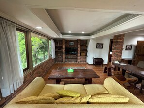 Executive Studio Suite, Balcony, Garden View | Living area - The Pinewood Lodge & Organic Farm (Cisarua)