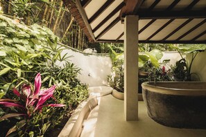 Free toiletries, hair dryer, bathrobes, slippers - Magia De Uma (Kerobokan)