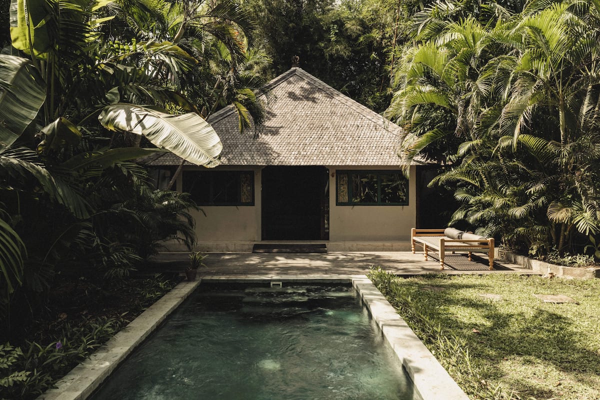 Premium Bungalow, Pool View | Minibar, in-room safe, individually furnished, desk