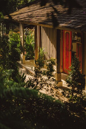 Minibar, in-room safe, individually furnished, desk - Magia De Uma (Kerobokan)