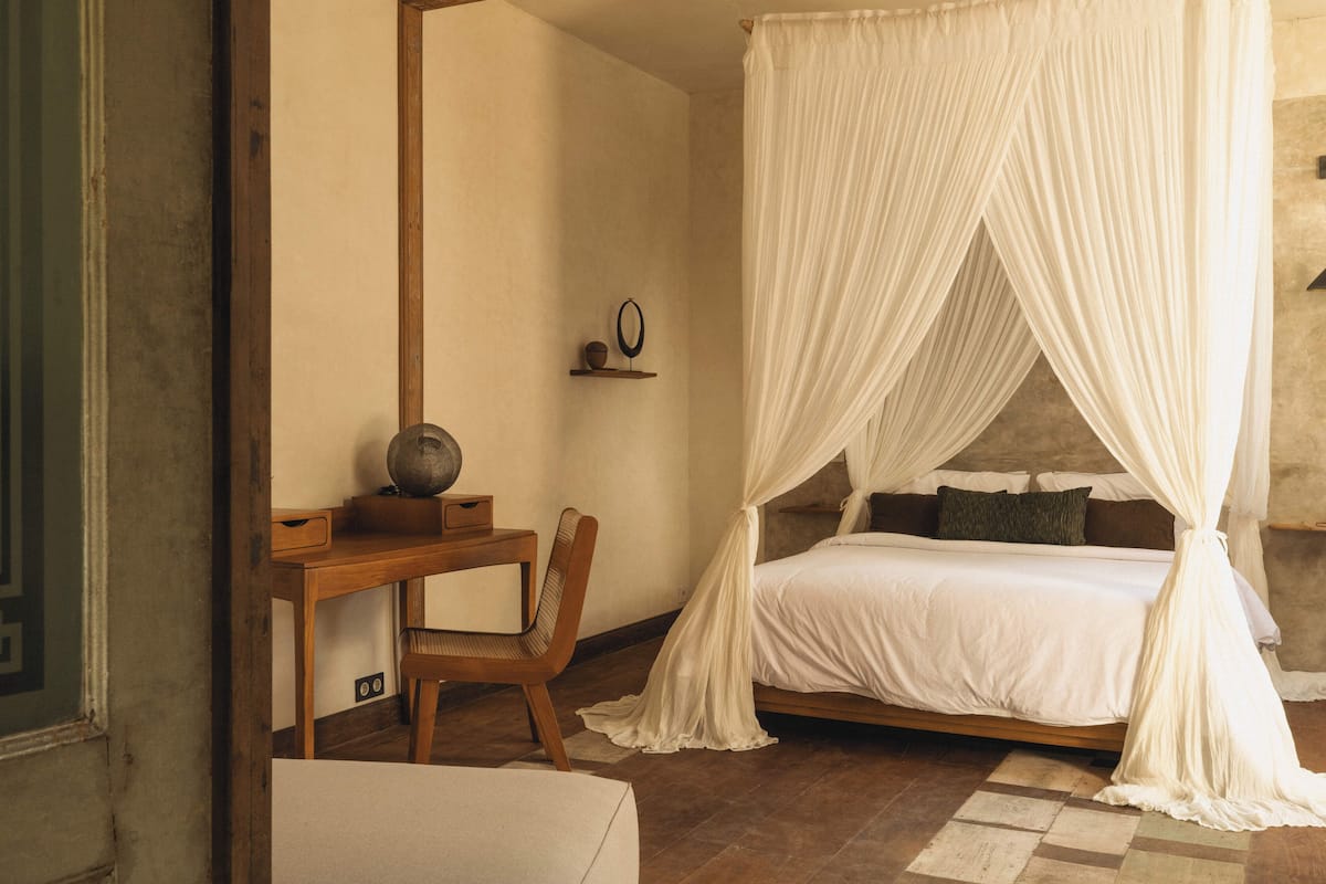 Deluxe Double Room | Minibar, in-room safe, individually furnished, desk