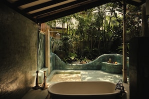 Free toiletries, hair dryer, bathrobes, slippers - Magia De Uma, a member of Design Hotels (Kerobokan)