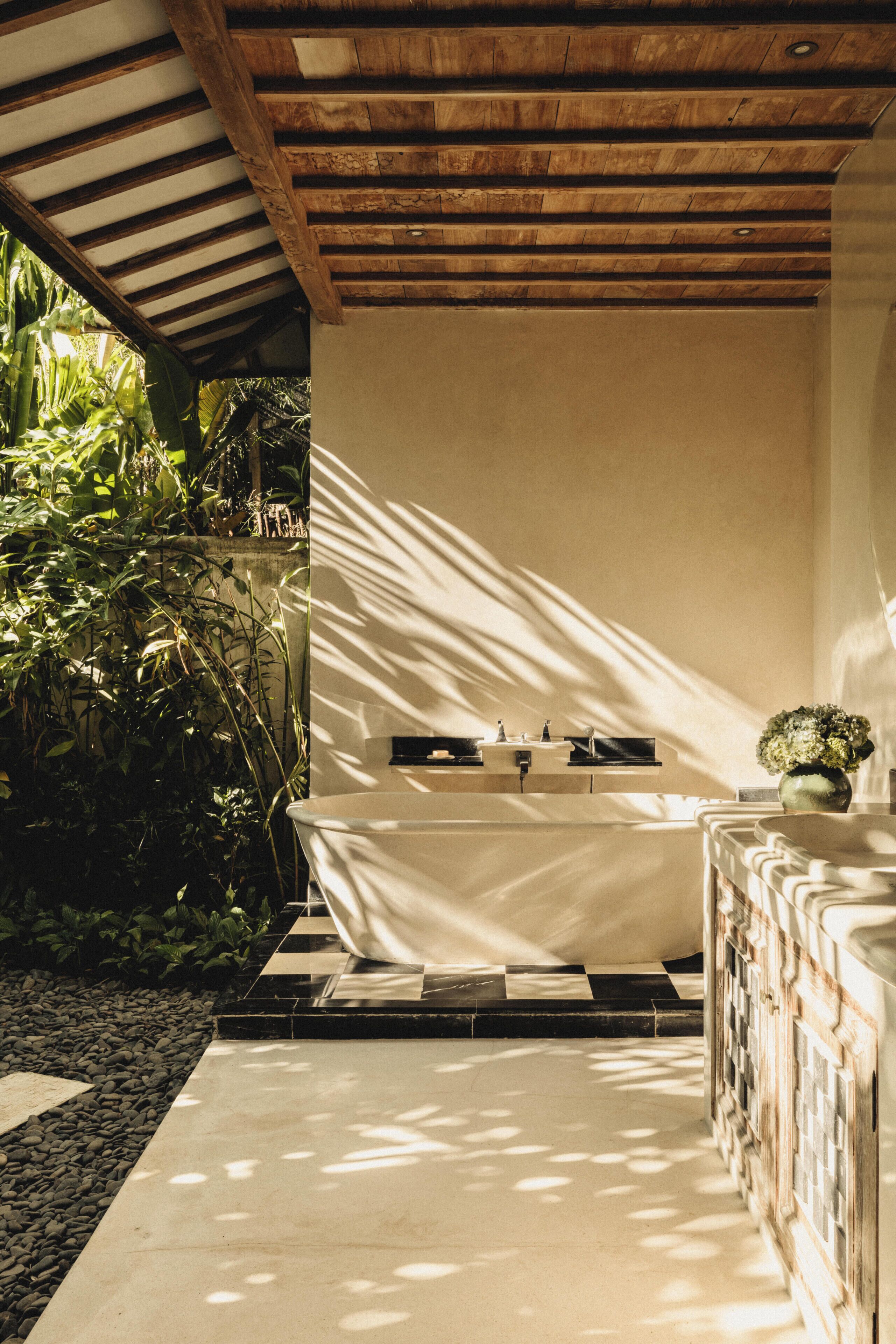 Bungalow, no fumadores (Ricefield) | Baño | Artículos de higiene personal gratuitos, secador de pelo y albornoces