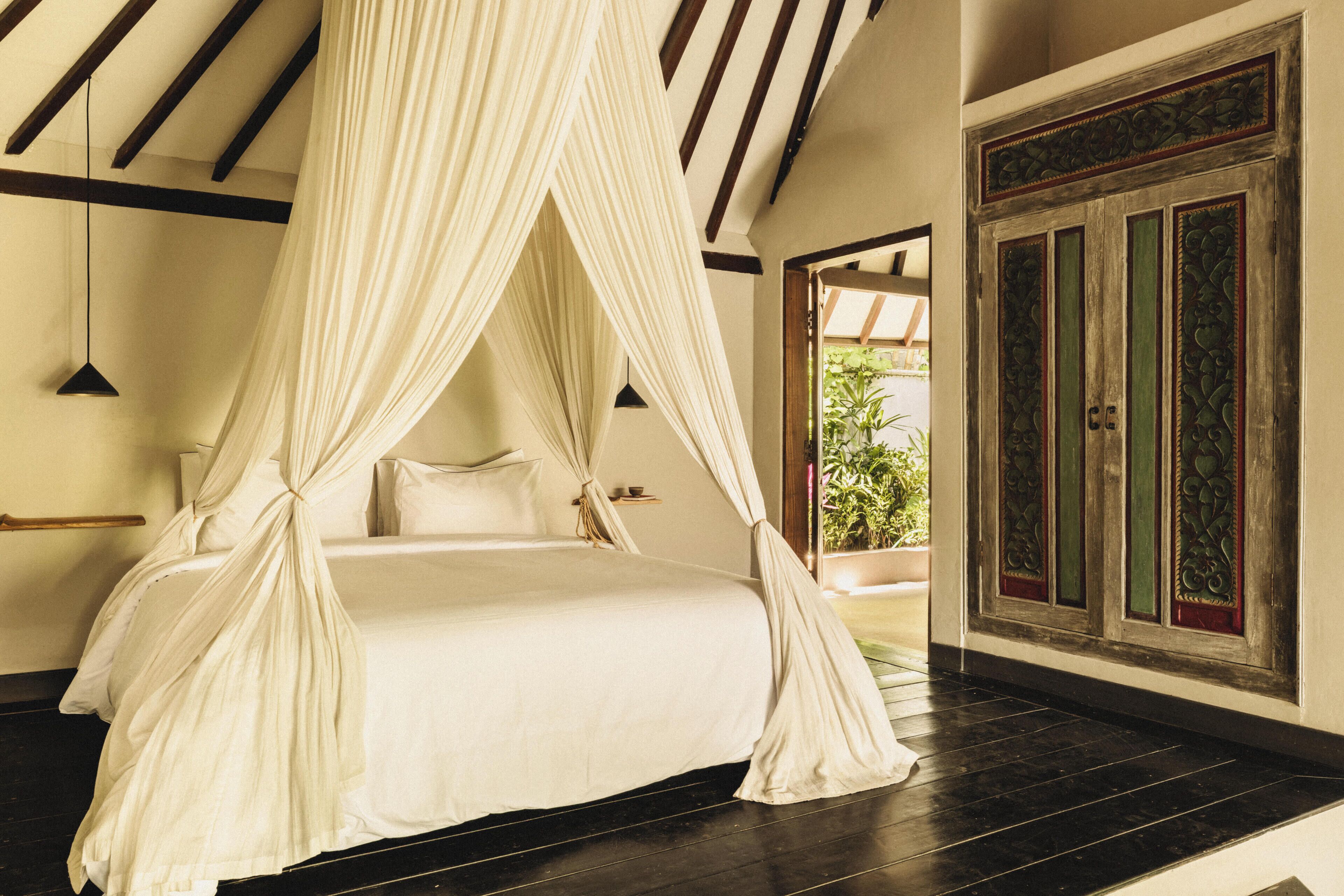 Bungalow, Non Smoking (Master) | Minibar, in-room safe, individually furnished, desk