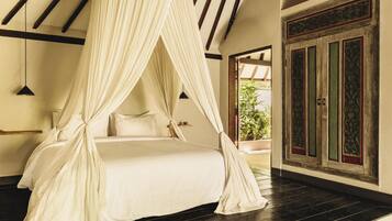 Bungalow, Non Smoking (Master) | Minibar, in-room safe, individually furnished, desk