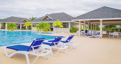 Cozy 3BR Villa w/ Poolside Gym, AC & WiFi near Ocho Rios