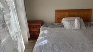 3 Schlafzimmer, Schreibtisch, Bügeleisen/Bügelbrett, kostenloses WLAN