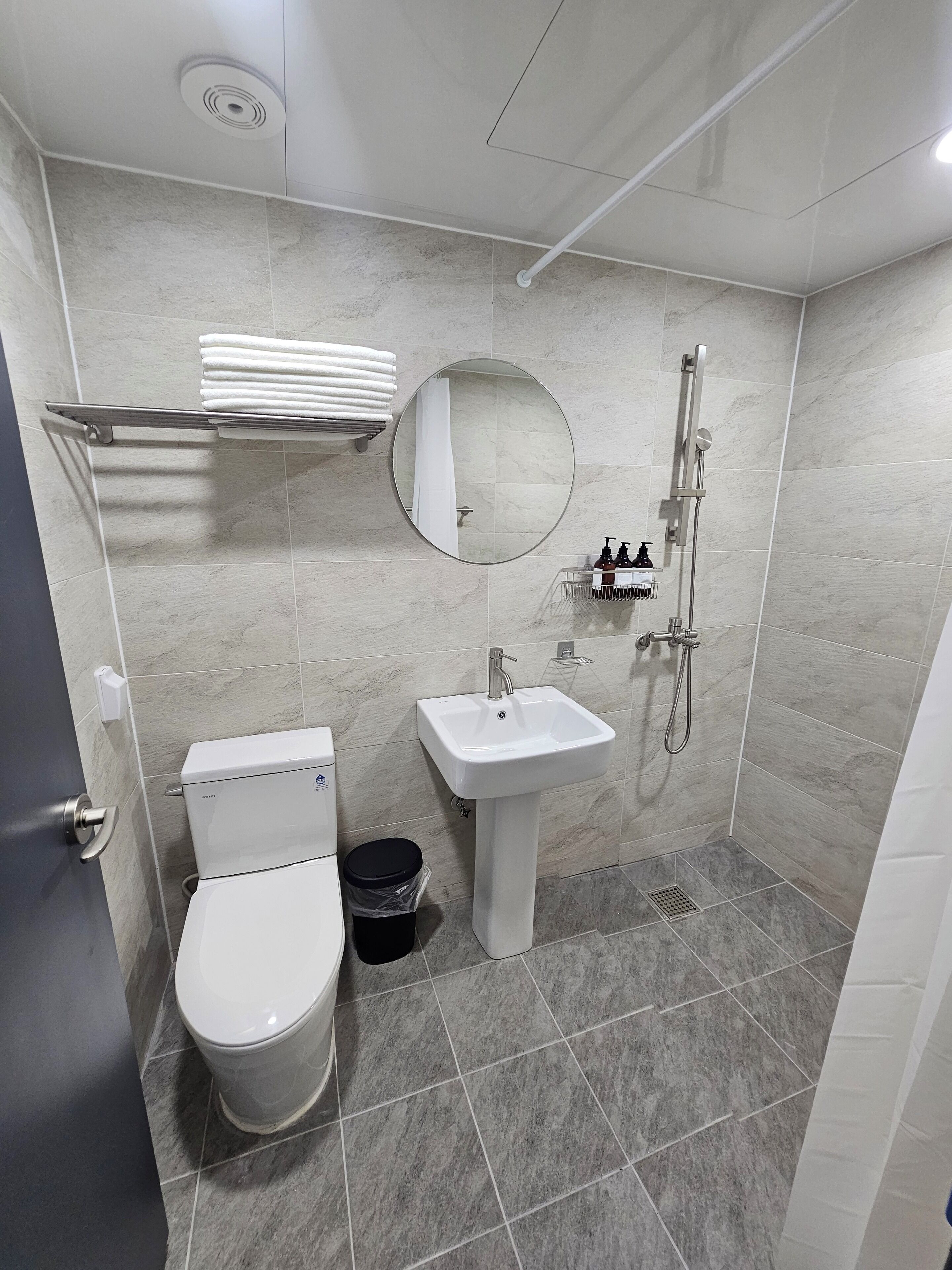 Desk, laptop workspace, iron/ironing board, free WiFi