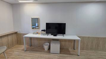 Double Room (No Parking) | Desk, laptop workspace, soundproofing, iron/ironing board