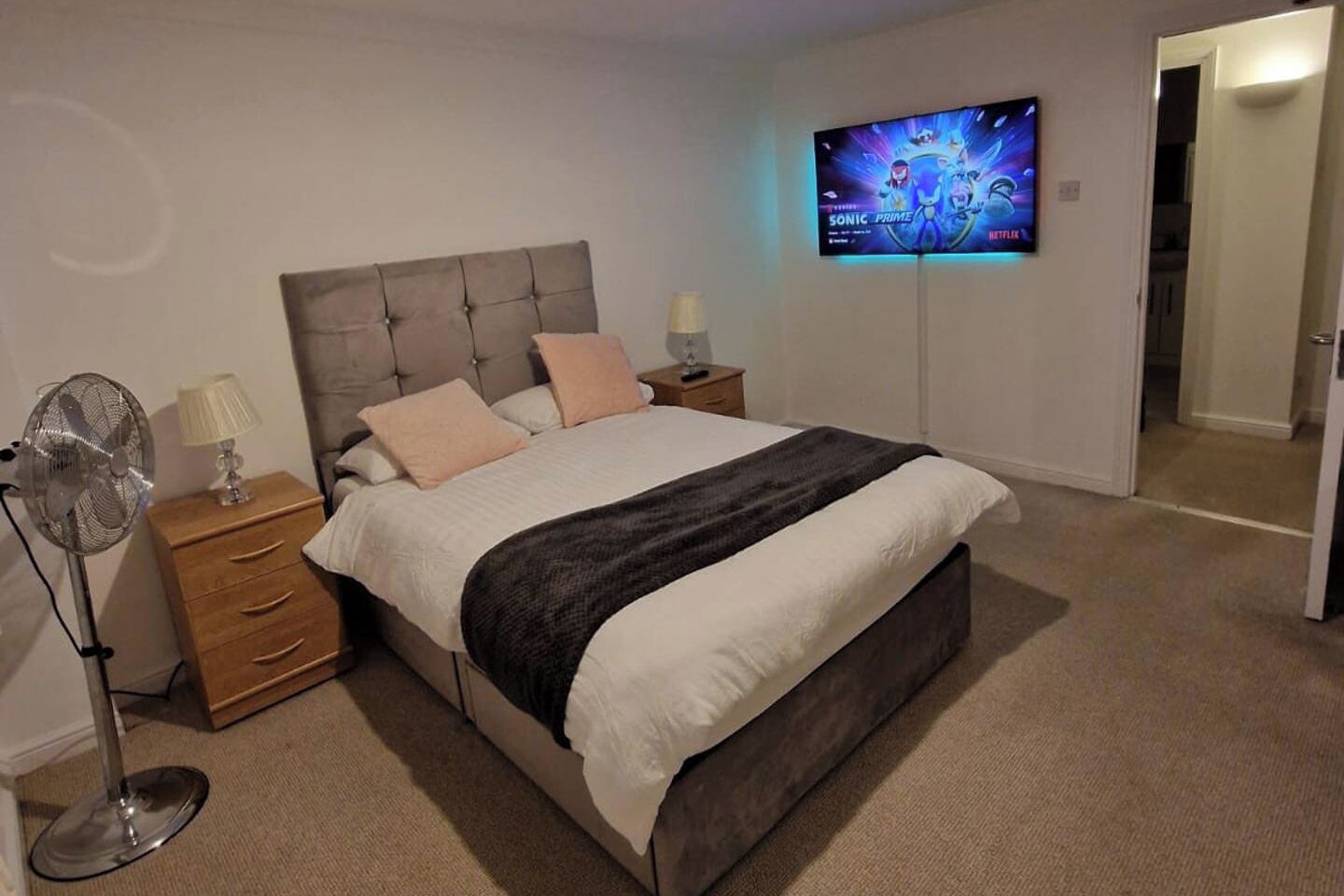 1 chambre, fer et planche à repasser, Wi-Fi, draps fournis