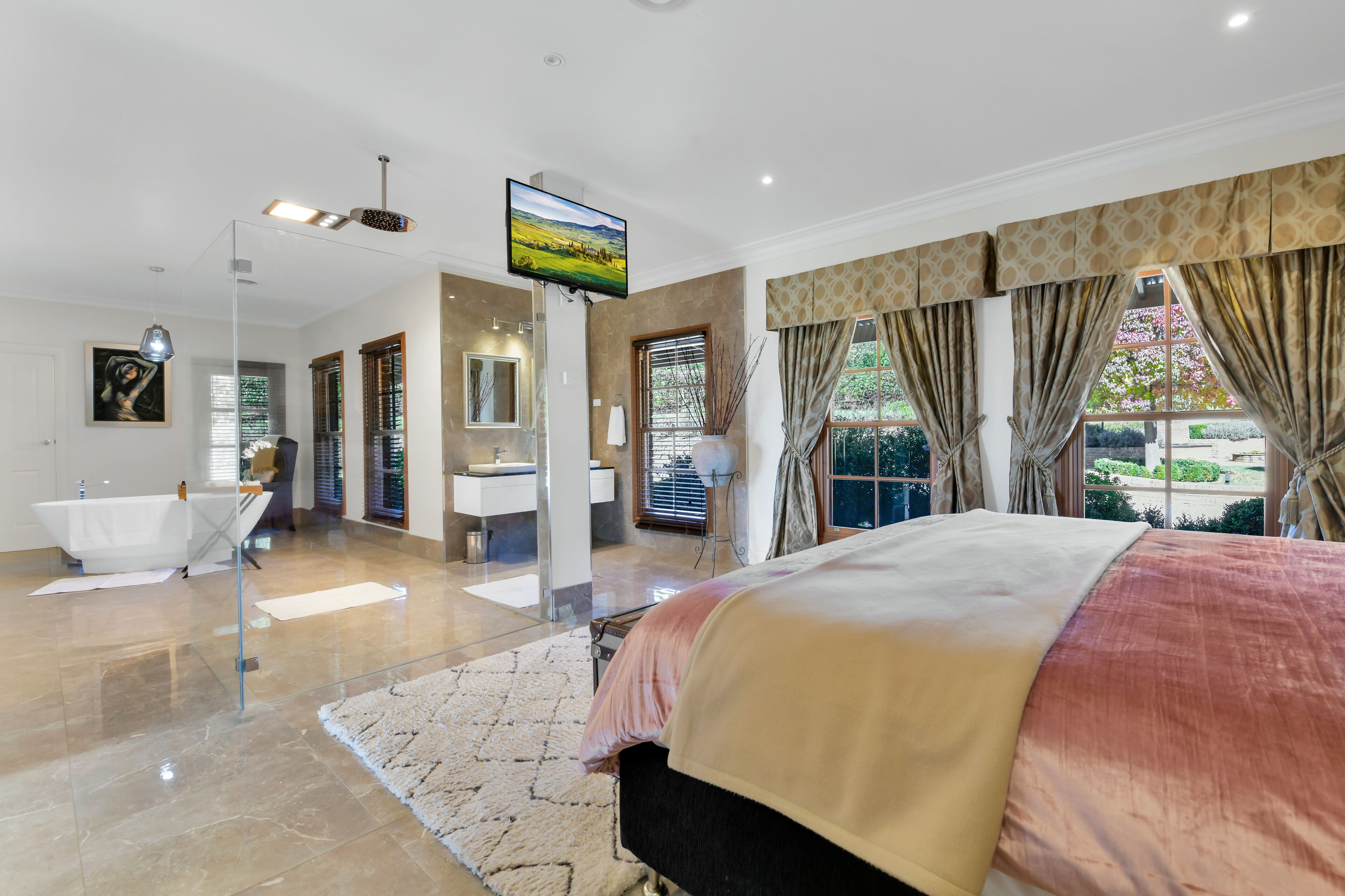 5 bedrooms, iron/ironing board, WiFi