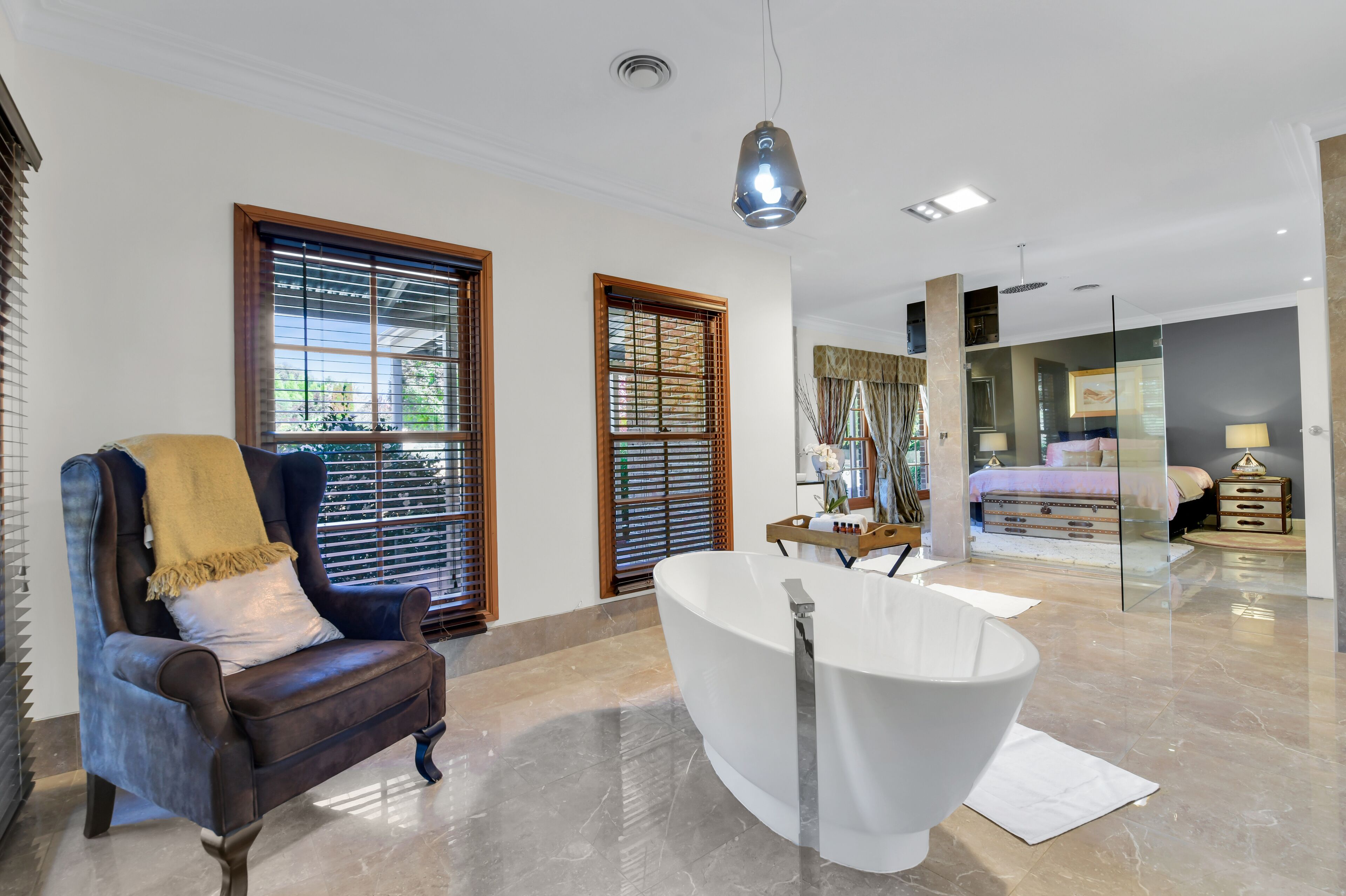 المنشأة من الداخل