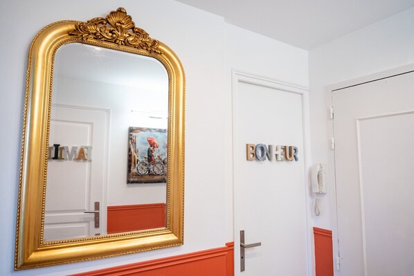 Interior - Chic Parisian Apartment - Air-Con, 1-Bed (Le Kremlin-Bicetre)