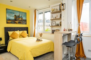 1 dormitorio, tabla de planchar con plancha, wifi y ropa de cama
