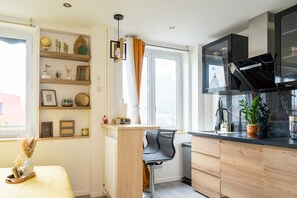 Interior - Chic Parisian Apartment - Air-Con, 1-Bed (Le Kremlin-Bicetre)