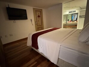 1 Schlafzimmer, BĂŒgeleisen/BĂŒgelbrett, Internetzugang, BettwĂ€sche