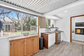 Fridge, oven, dishwasher, coffee/tea maker - Open the door, to a stay with it all! (Aldinga Beach)