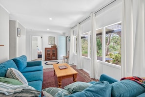 Fireplace, stereo - Open the door, to a stay with it all! (Aldinga Beach)