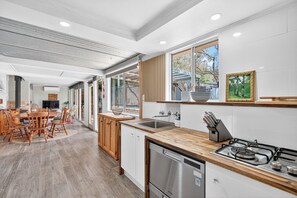 Fridge, oven, dishwasher, coffee/tea maker