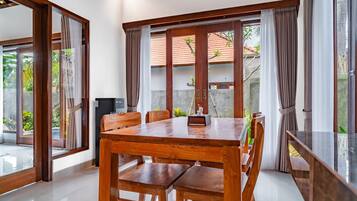 Villa, 1 Schlafzimmer, eigener Pool | Esszimmer