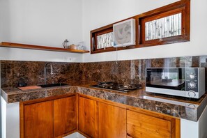 Villa, 1 Schlafzimmer, eigener Pool | Eigene Kochnische | Kühlschrank, Mikrowelle, Herdplatte, Kochgeschirr/Geschirr/Besteck