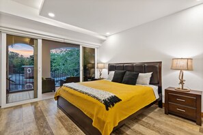 2 Schlafzimmer, Schreibtisch, Bügeleisen/Bügelbrett, Reisekinderbett