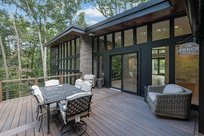 Luxury Villa Atlanta 6 On-Suites, Theater & Chefs Kitchen, Near Truist park