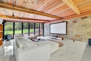 Smart TV, fireplace, DVD player