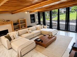 Smart TV, fireplace, DVD player, books - 6BR Luxury Escape, Theater, Chef Kitchen & Outdoor Oasis (Atlanta)
