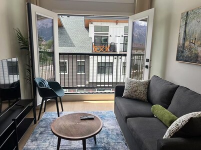 Mountain View Condo in Harvie Height