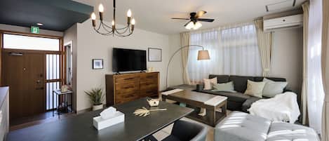 Rumah | Area keluarga | Televisi LCD 55-inci dengan saluran TV digital