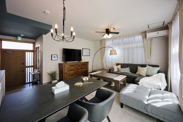 Hus | Opholdsområde | 55-tommers LCD-tv med digitale kanaler