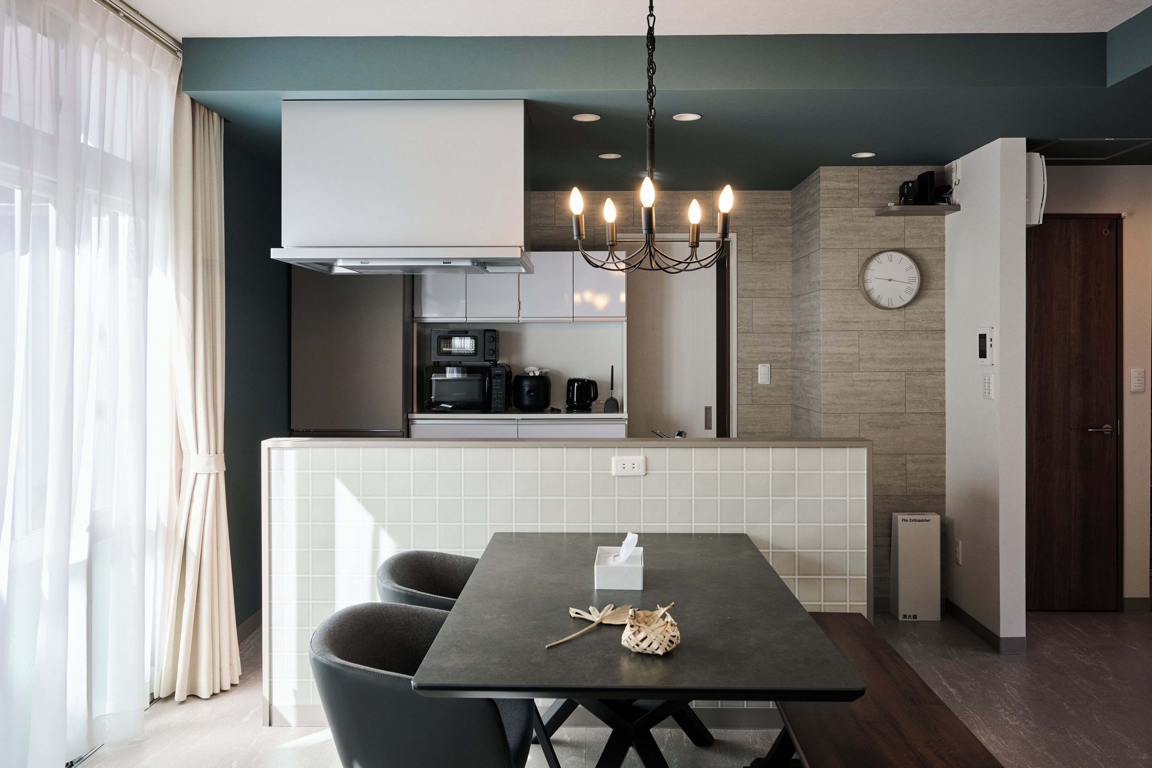 House | In-room dining