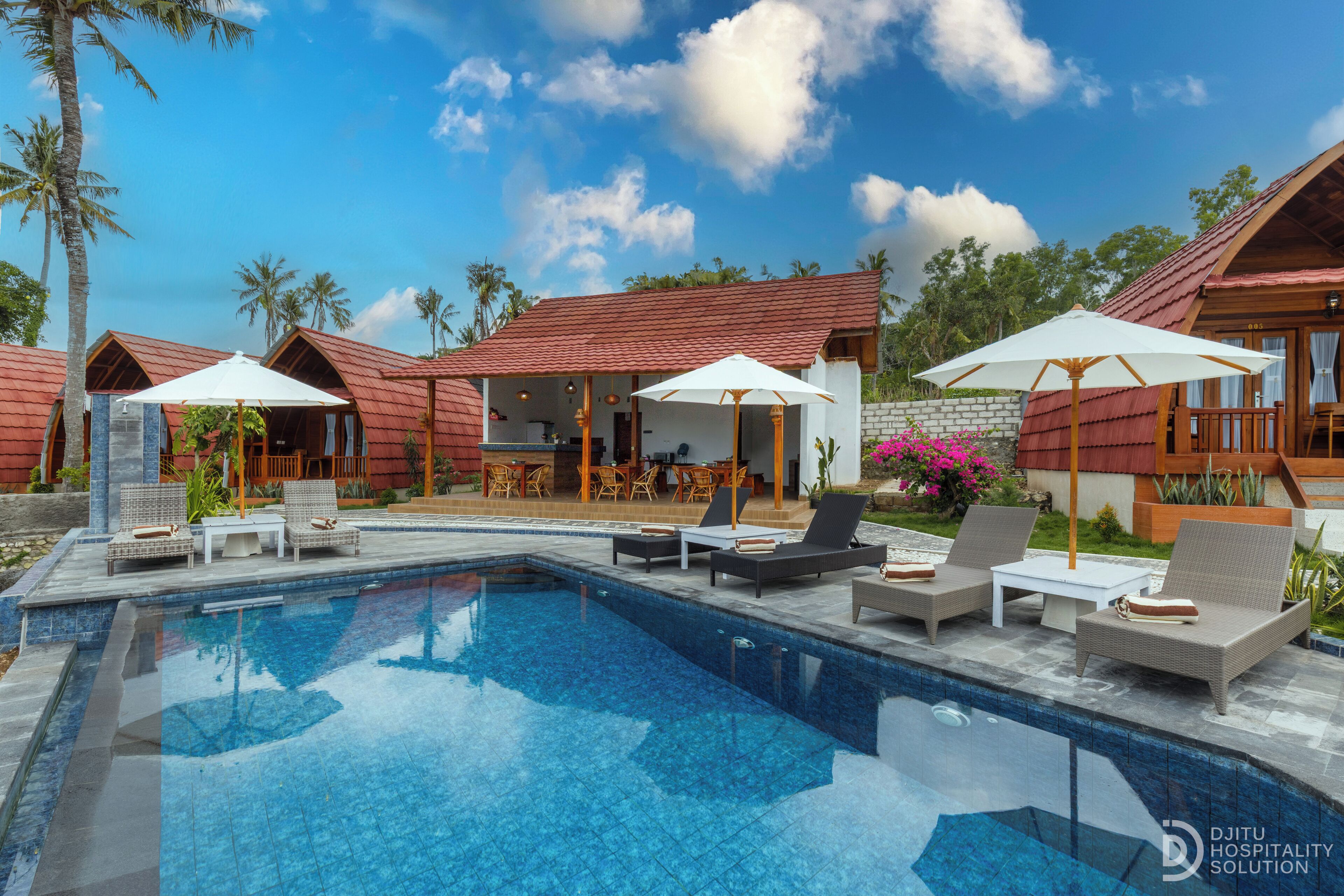 Hồ bơi ngoài trời 