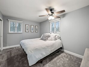 4 quartos, escrivaninha, berço de viagem, Wi-Fi de cortesia