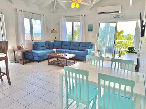 The Cottage at Green Cay - Walk to the Beach - King Bed - AC