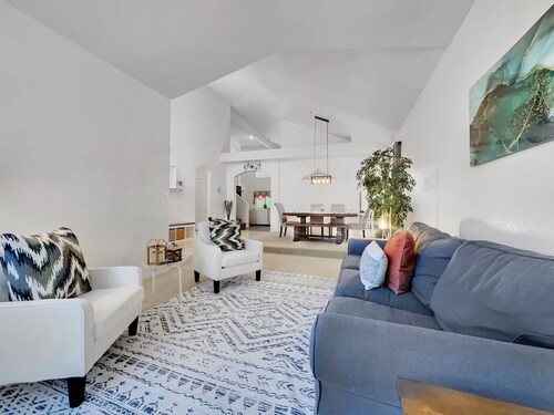 Remarkable 4 Bedroom Home on Golf Course - Pool, Fire Pit, Game Room, Views