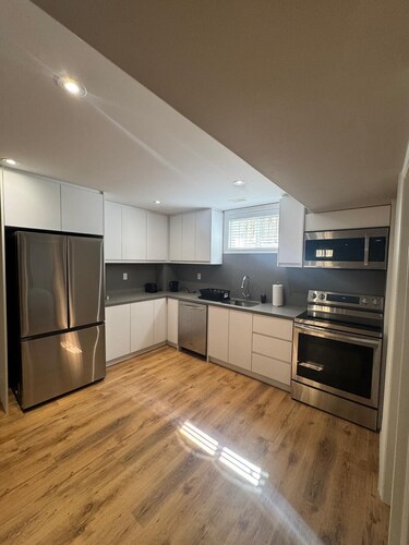 Charming 1-bedroom apartment in fantastic Richmond Hill with AC