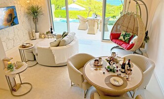 Villa de lujo, piscina privada, vistas al mar | Escritorio, espacio para trabajar con un portátil, wifi gratis