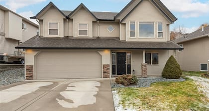 Black Mountain Apartment. Close to Big White Ski Hill and Kelowna attractions!