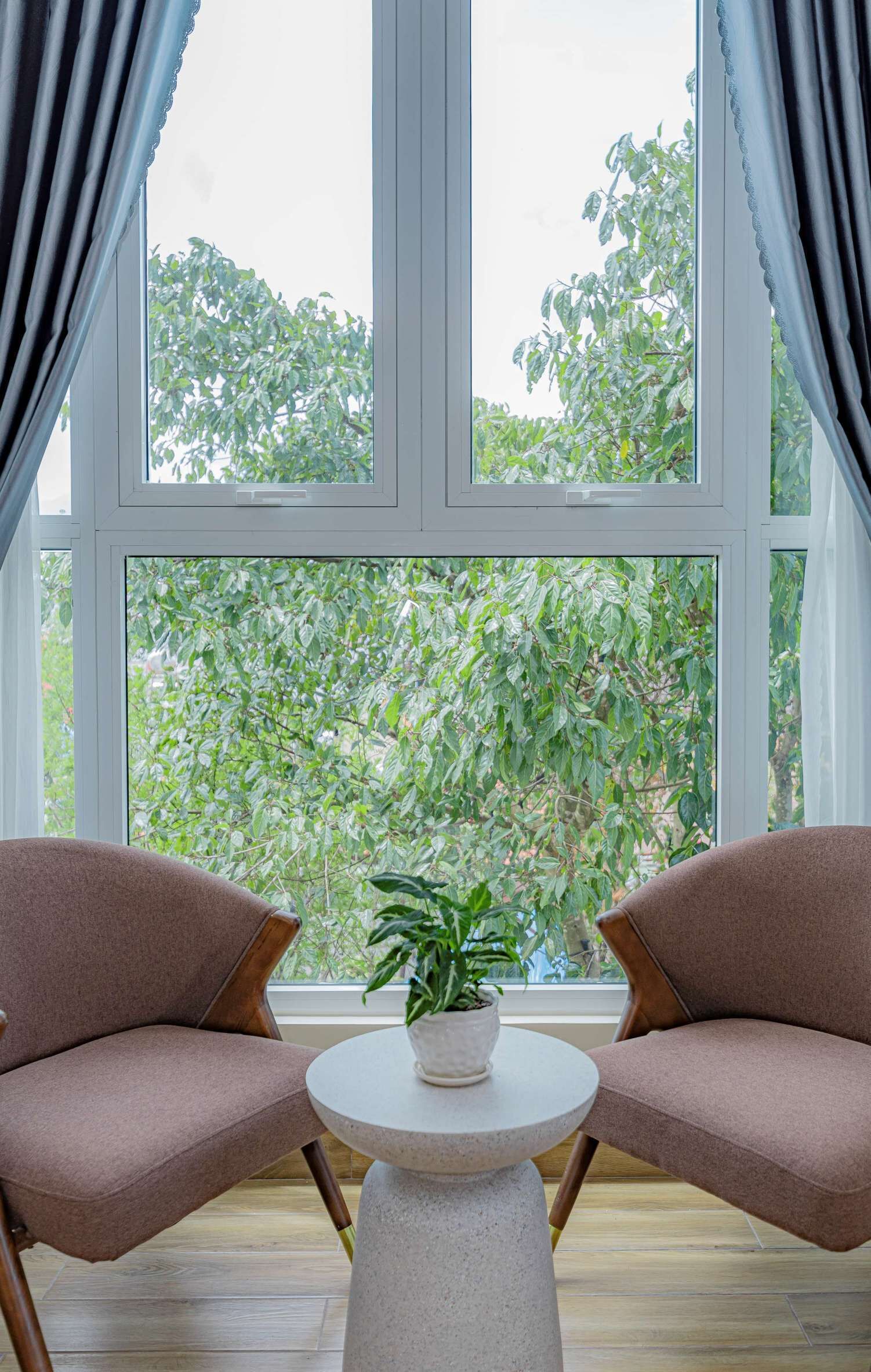 Cortinas blackout, tabla de planchar con plancha y wifi gratis 