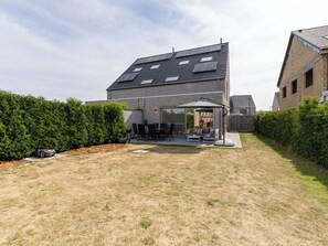 Outdoor dining - Casa Pepino in quiet cul de sac by Interhome (De Haan)