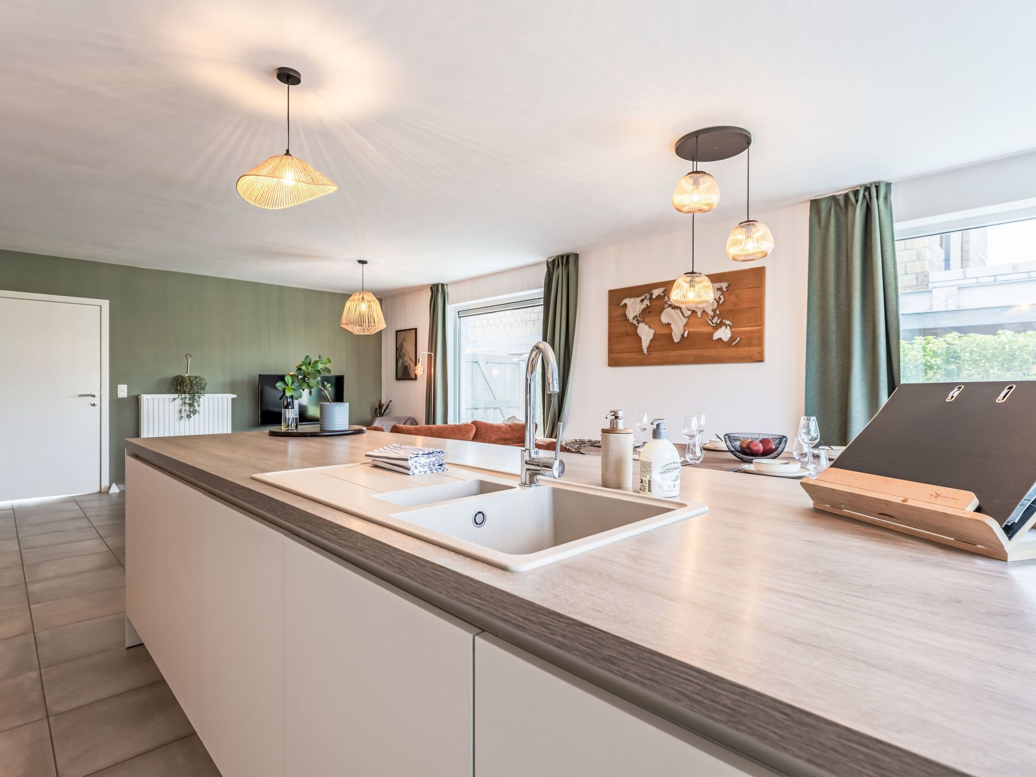 المنشأة من الداخل