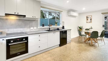 Fridge, oven, stovetop, electric kettle