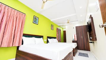 Hypo-allergenic bedding, desk, soundproofing, free WiFi